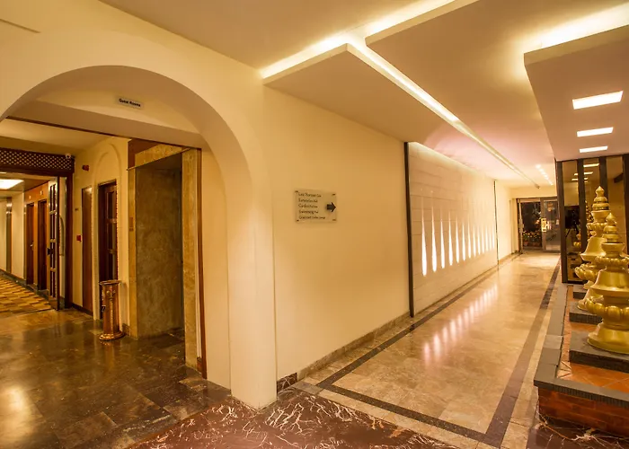 Shangri-la, Hotel